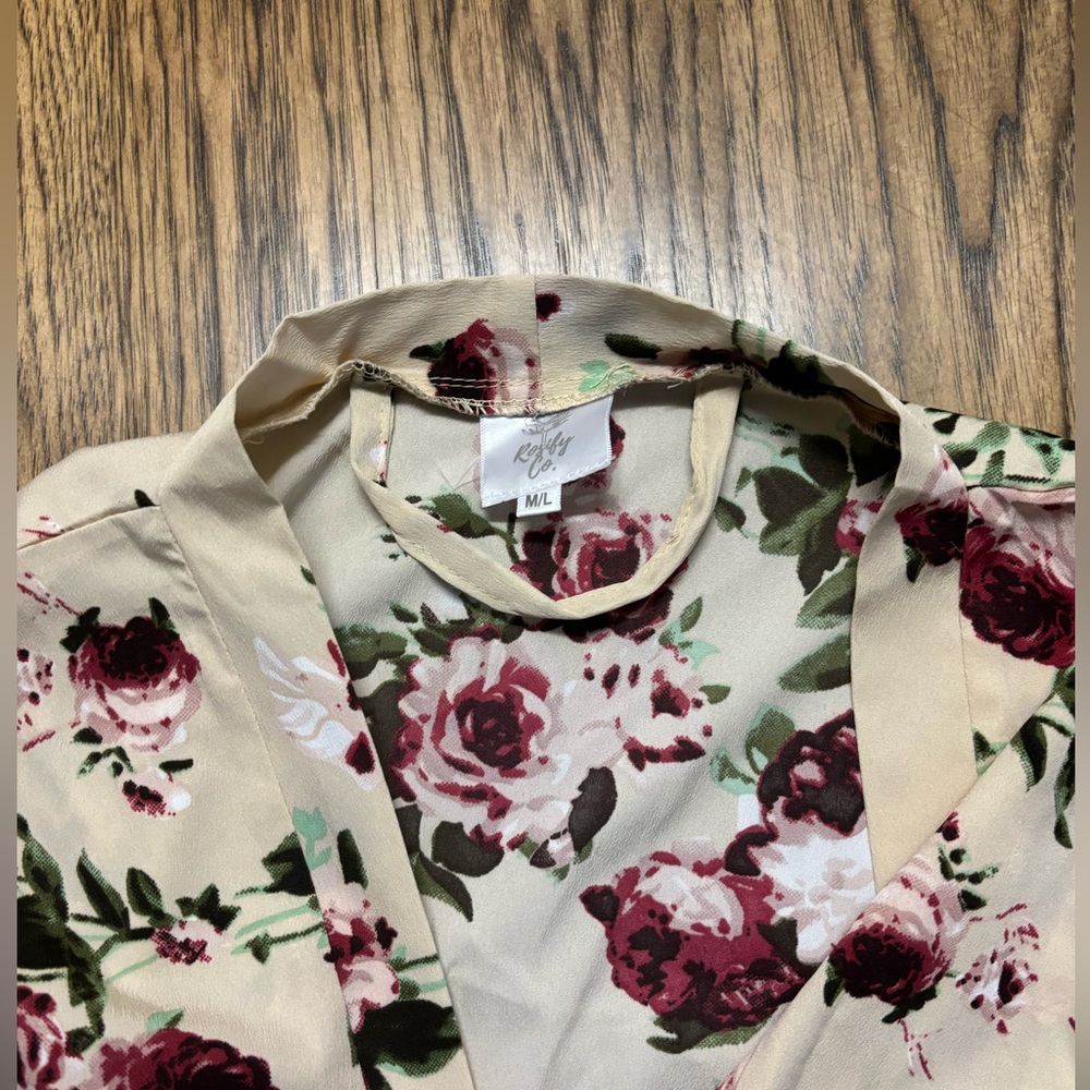 Robe - Picture 2 of 3